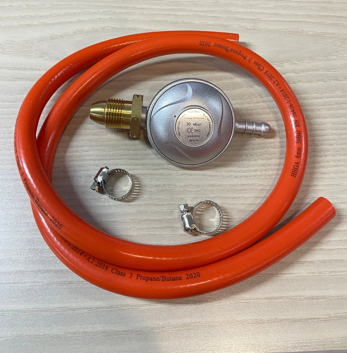 Propane Gas Regulator – 30 mbar Outlet Pressure, 1m Hose with 2 Clips – Compatible with BBQs